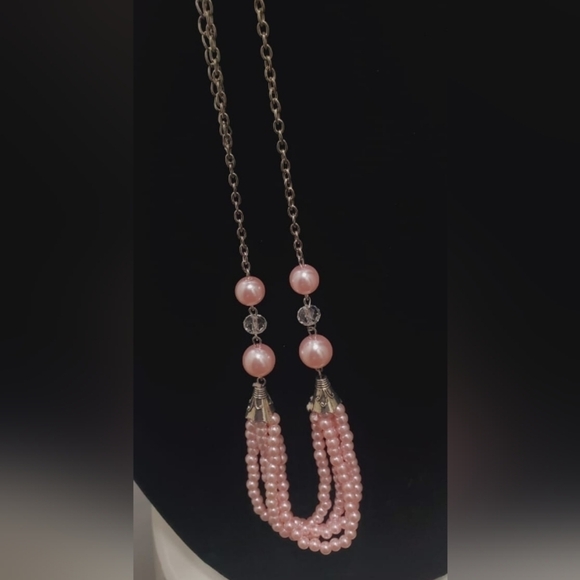 Light Pink Embedded Beaded Necklace. 🌴 - Picture 5 of 6